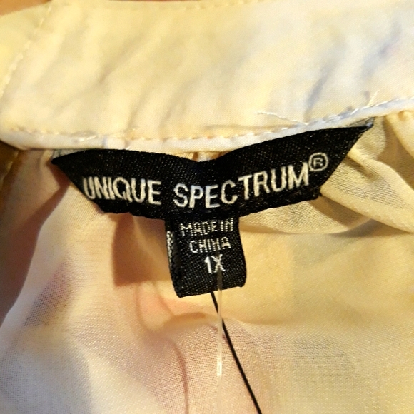 Floral top red n olive green on beige - Picture 5 of 5